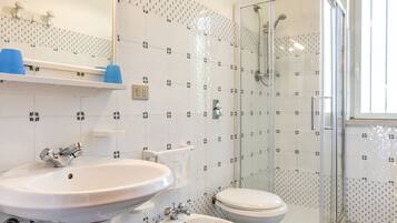 Shower dan handuk