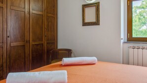 Room - Charming Holiday Home in Gubbio With Relaxation Area (Gubbio)