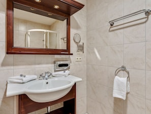 Shower, towels