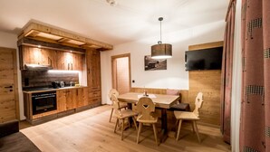 Living room - Mountain-view Apartment in Finkenberg With Sauna (Finkenberg)