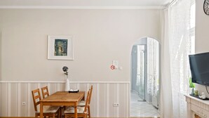 Unclassified image, 3 of 20, button - Simplistic Apartment in Wien near Belvedere Palace (Vienna)
