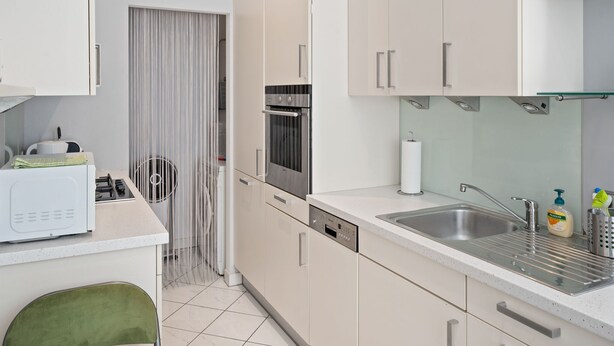 Unclassified image, 1 of 20, button - Simplistic Apartment in Wien near Belvedere Palace (Vienna)