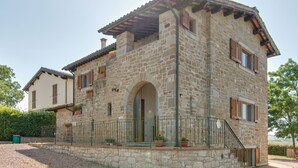 Unclassified image, 3 of 24, button - Pretty Holiday Home in Gubbio With Garden (Gubbio)