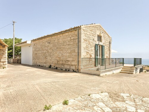 Charming Apartment in Marina di Ragusa With Terrace