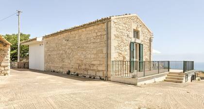 Charming Apartment in Marina di Ragusa With Terrace