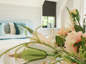 5 bedrooms, individually furnished, bed sheets