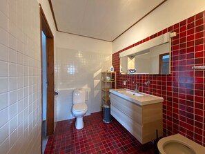 Shower, towels - Relaxing Holiday Home in Schoorl near Dunes (Schoorl)