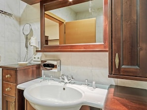 Shower, towels