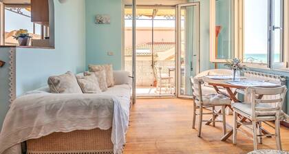 Elegant Holiday Home in Lido di Ostia near Sea Beach