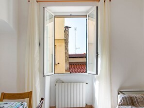 1 bedroom, bed sheets - Pleasant Apartment in Sanremo near Bagni Paradiso Beach (Sanremo)