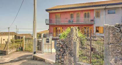 Valley-view Apartment in Sant'alfio With Balcony