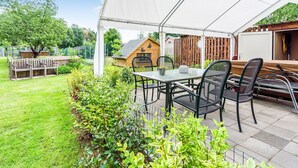 Balcony - Inviting Holiday Home in Pelt With Garden, Patio, Hot Tub (Overpelt)