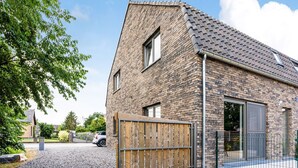Exterior - Inviting Holiday Home in Pelt With Garden, Patio, Hot Tub (Overpelt)
