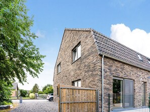 Exterior - Inviting Holiday Home in Pelt With Garden, Patio, Hot Tub (Overpelt)