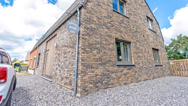 Exterior - Inviting Holiday Home in Pelt With Garden, Patio, Hot Tub (Overpelt)