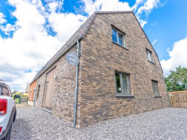 Exterior - Inviting Holiday Home in Pelt With Garden, Patio, Hot Tub (Overpelt)