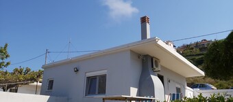 Sea-view Cottage in Mourteri Lined With Beaches