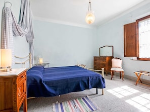 House | 3 bedrooms, individually furnished, bed sheets