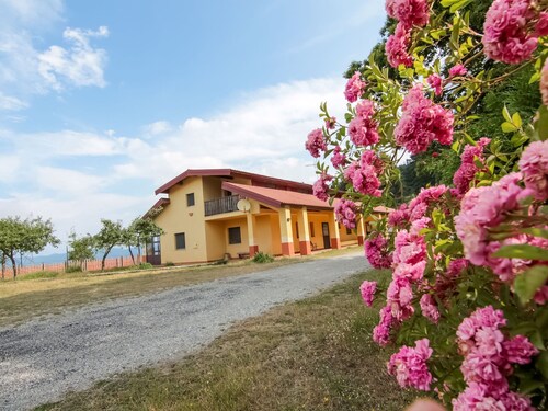 Traditional Holiday Home in Parenti With Garden