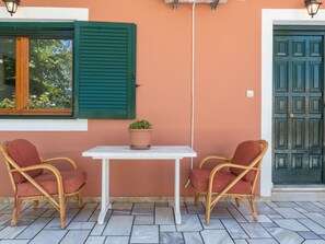 Villa | Dining - Simplistic Villa in Korfu near Sea Beach (Corfu)
