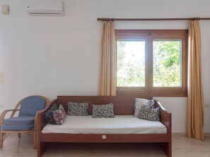 Villa | Living area - Simplistic Villa in Korfu near Sea Beach (Corfu)