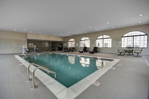 Pool - Staybridge Suites Holland (Holland)