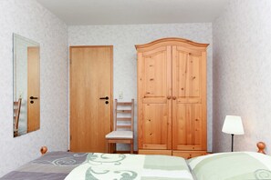 2 bedrooms, bed sheets