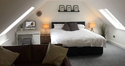 Harpenden House Apartment 5 quality studio