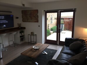 Fernseher, Stereoanlage