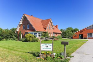 Unclassified image, 2 of 22, button - Ferienwohnung Deichwind - Ferienhof Heinen in Elisabethgroden (Wangerland)