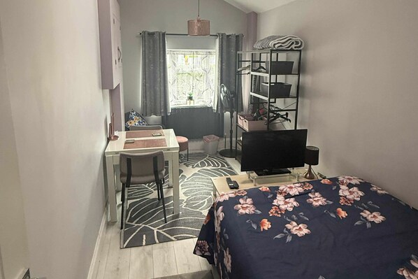 1 bedroom, iron/ironing board, WiFi, bed sheets