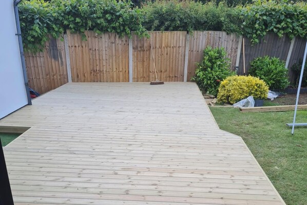 Property grounds - 1 Bed Sleeps 2 with Private Garden (Harlow)