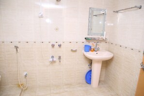 Bathtub, hair dryer, towels - Aminvilla resort - family stay  to explore  Sylhet (Jalalpur Sylhet)