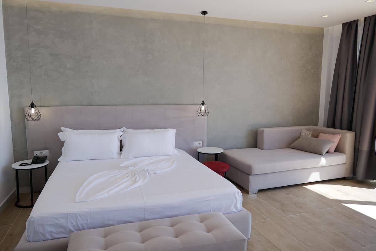 Superior Suite, Sea View | In-room safe, laptop workspace, blackout drapes, WiFi (free)