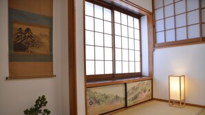 A traditional Japanese room with tatami flooring, a shoji screen, a bonsai tree, and a painting of a mountain. - 9//122dk/// (江戸川区)