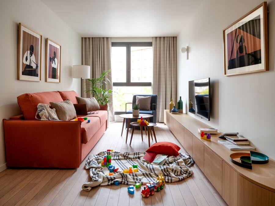 Apartment, 2 Bedrooms | Living room | 40-inch TV with digital channels