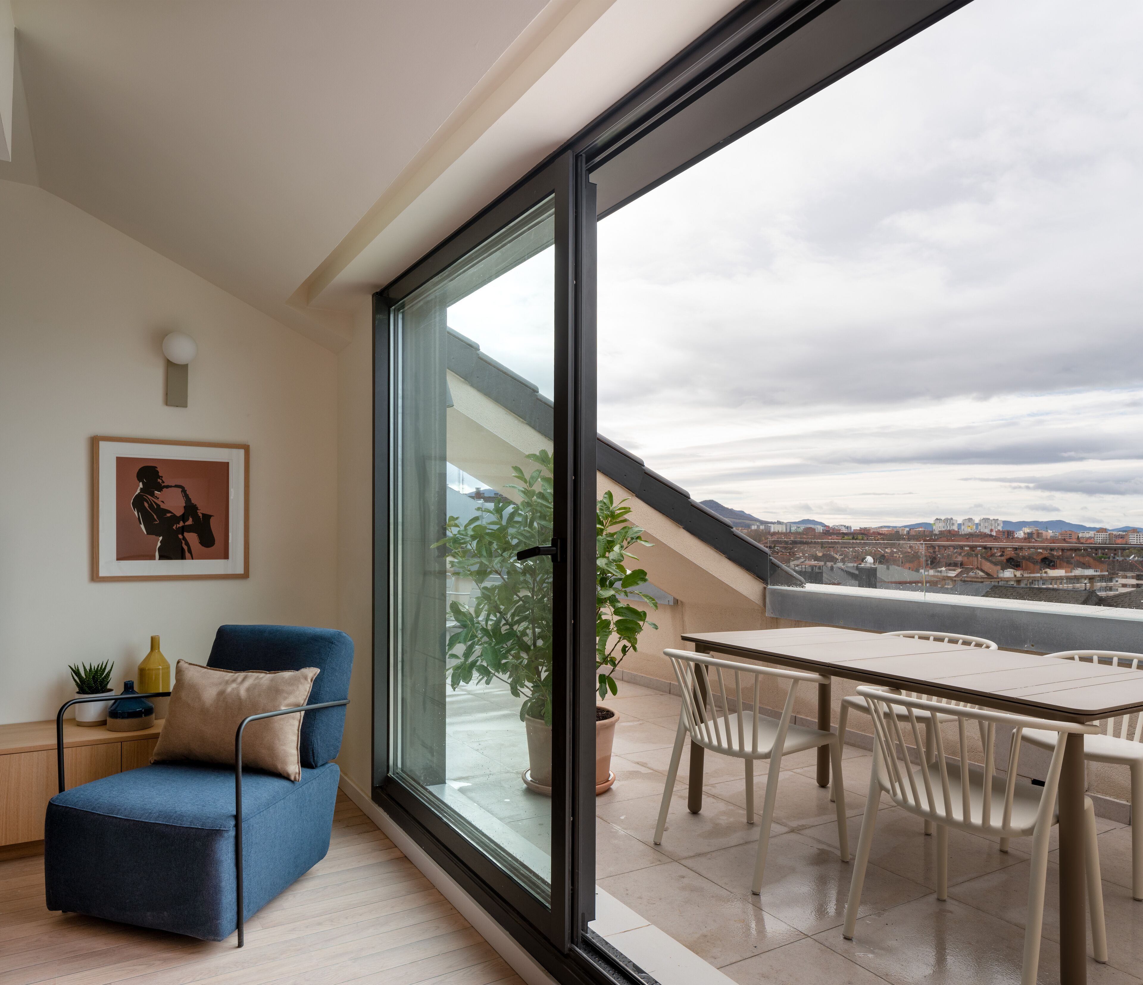 Penthouse, 1 Bedroom, Terrace | Desk, laptop workspace, soundproofing, free cots/infant beds