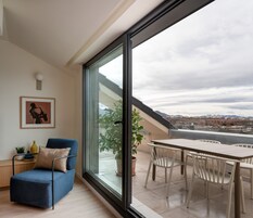 Penthouse, 1 Bedroom, Terrace | Desk, laptop workspace, soundproofing, free cribs/infant beds