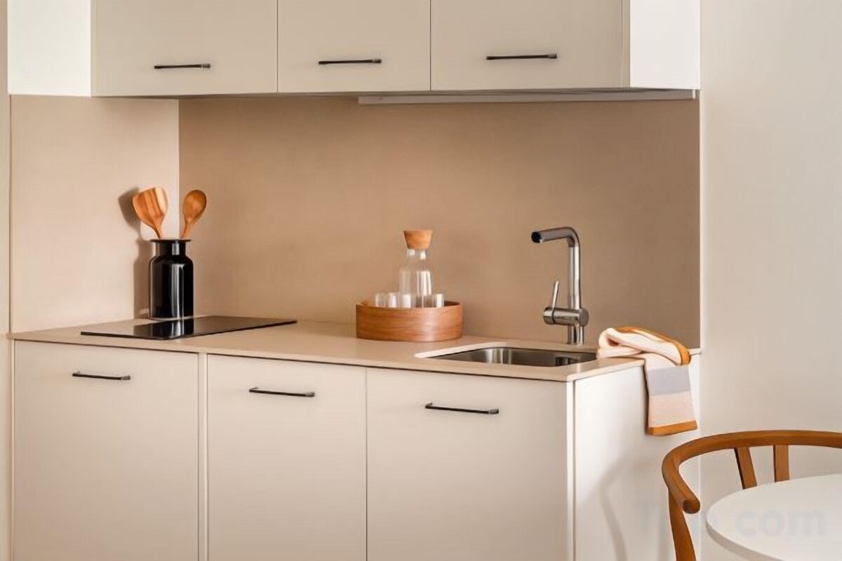 Private kitchen | Espresso maker, stovetop, cookware/dishes/utensils