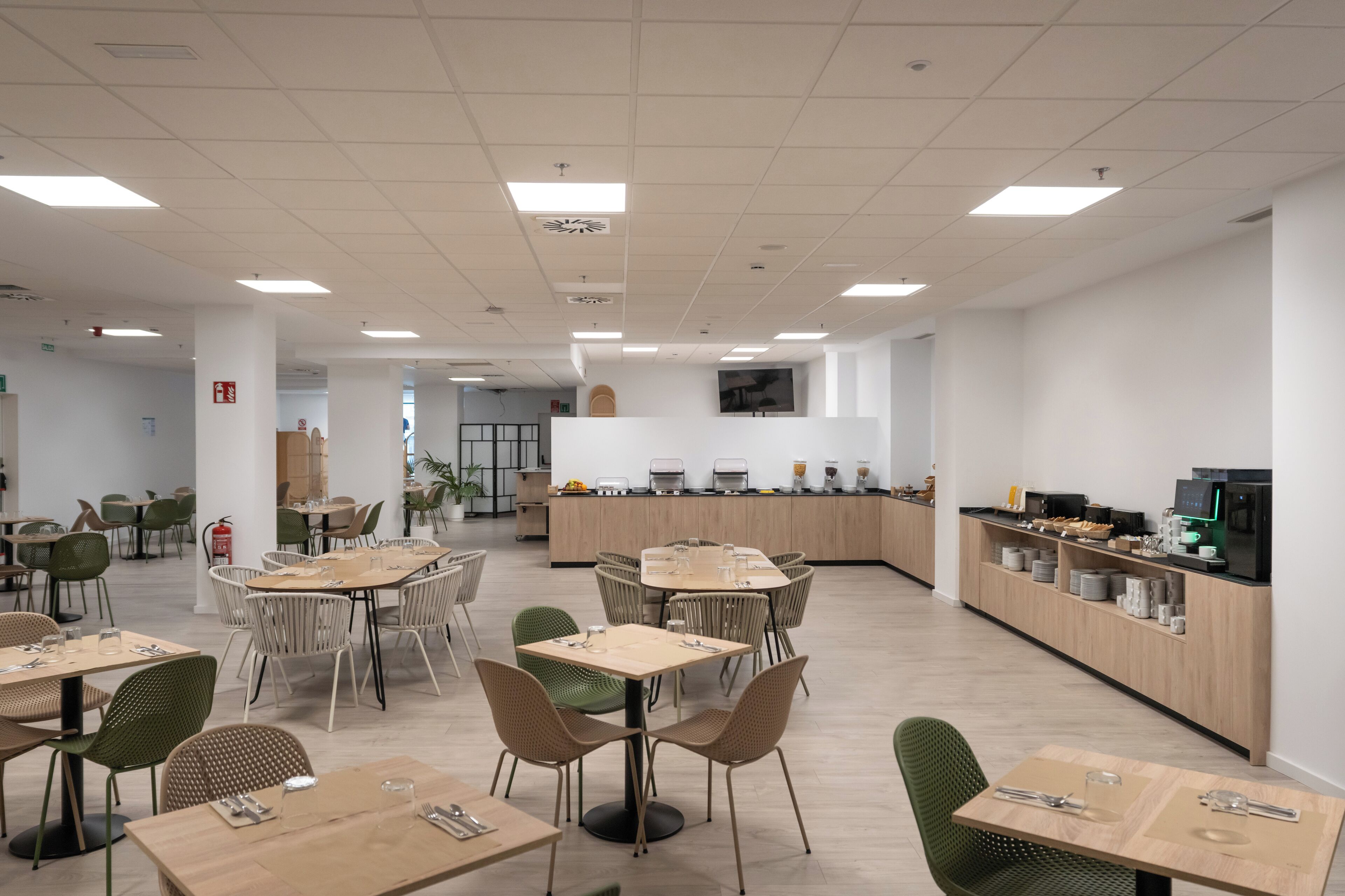 Tägliches großes Frühstück (8.5 EUR pro Person)