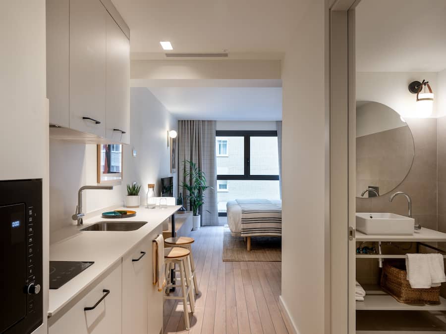 Desk, laptop workspace, soundproofing, free cribs/infant beds