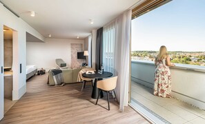 Unclassified image, 2 of 25, button