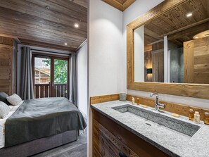 4 bedrooms, free WiFi