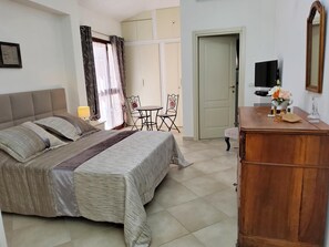 4 bedrooms, iron/ironing board, travel cot, free WiFi