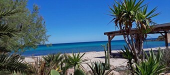 Villa, superb sea view, heated swimming pool, 9-minute walk to the beach 