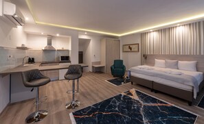Studio Suite | Blackout drapes, soundproofing, free WiFi, bed sheets - Fibula Residence Hotel & Wellness**** - Adults Only (Pecs)
