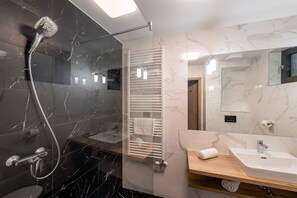 Shower, free toiletries, towels, soap - Fibula Residence Hotel & Wellness**** - Adults Only (Pecs)