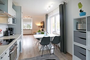 Refrigerador, microondas, horno y lavavajillas 