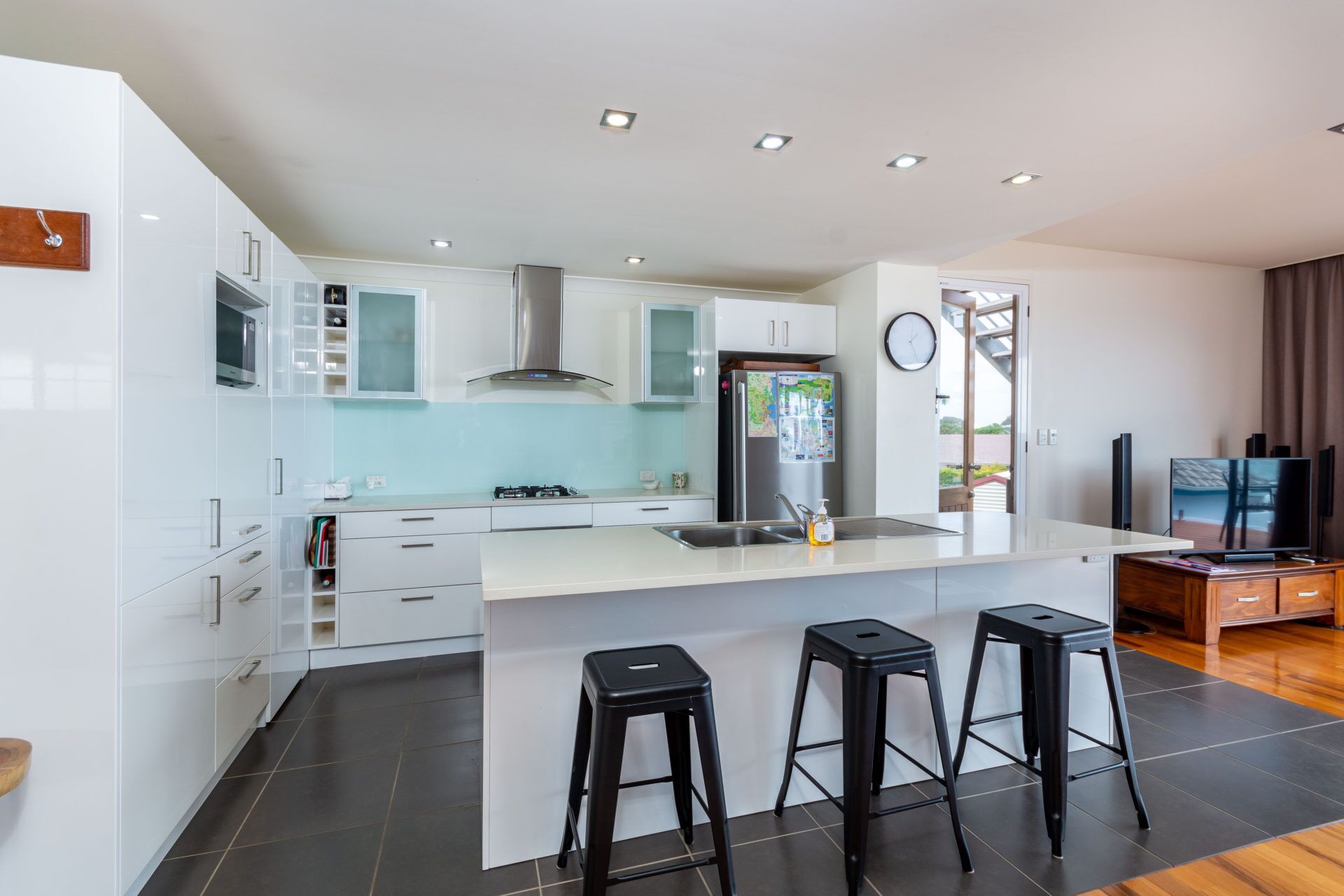 Microwave, dishwasher