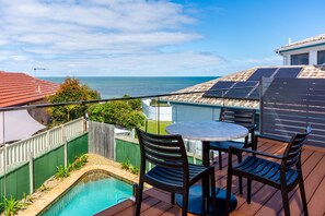 تناول الطعام بالخارج